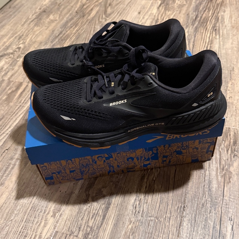 NEW IN BOX Brooks Adrenaline GTS 23 Women's Running | Size 8.5/EU 40